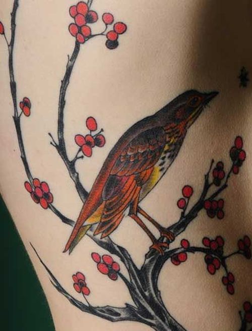 Красивая татуировка на сексуальной девушке (3 фото)