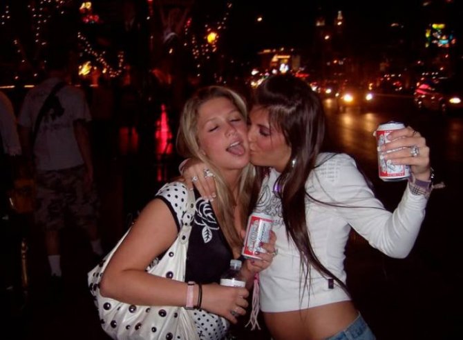 Пьяные раскованные девушки Лас-Вегаса (58 фото)