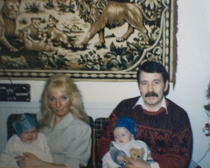 Муж завещал своей жене сделать силиконовую грудь и найти молодого любовника (11 фото)