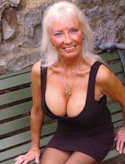 Муж завещал своей жене сделать силиконовую грудь и найти молодого любовника (11 фото)