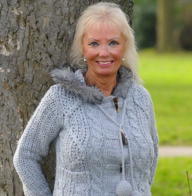 Муж завещал своей жене сделать силиконовую грудь и найти молодого любовника (11 фото)