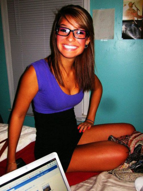 Сексуальные девушки любят надевать обтягивающие платья (53 фото)