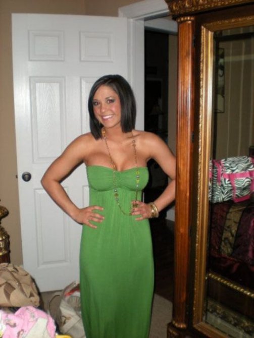 Сексуальные девушки любят надевать обтягивающие платья (53 фото)