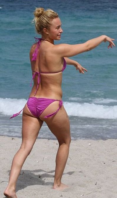 Невеста Владимира Кличко - Хейден Панеттьер демонстрирует фигуру на пляже (8 фото)