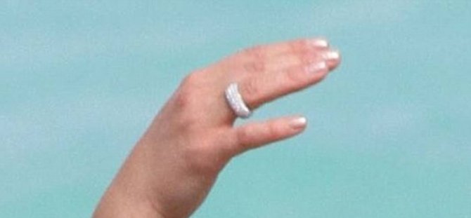 Невеста Владимира Кличко - Хейден Панеттьер демонстрирует фигуру на пляже (8 фото)