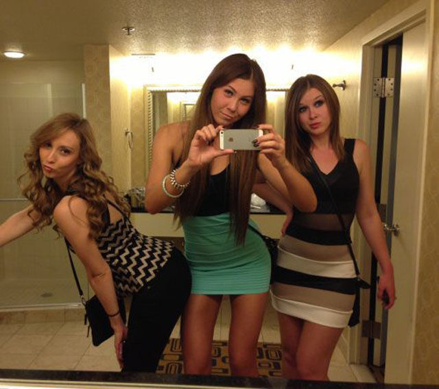 Сексуальные девушки любят надевать обтягивающие платья (53 фото)