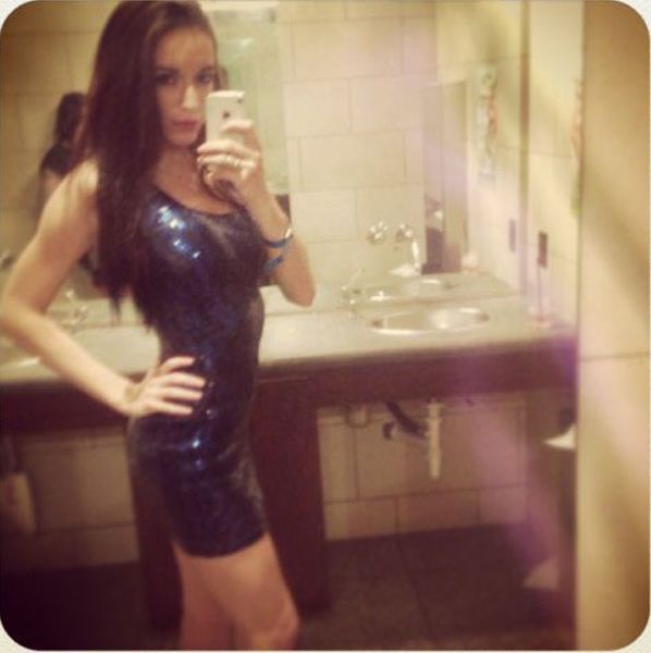 Сексуальные девушки любят надевать обтягивающие платья (53 фото)