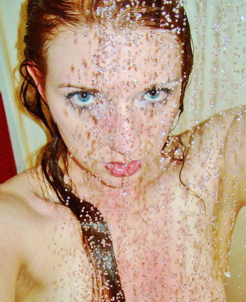 Мокрые девушки выглядят очень соблазнительно