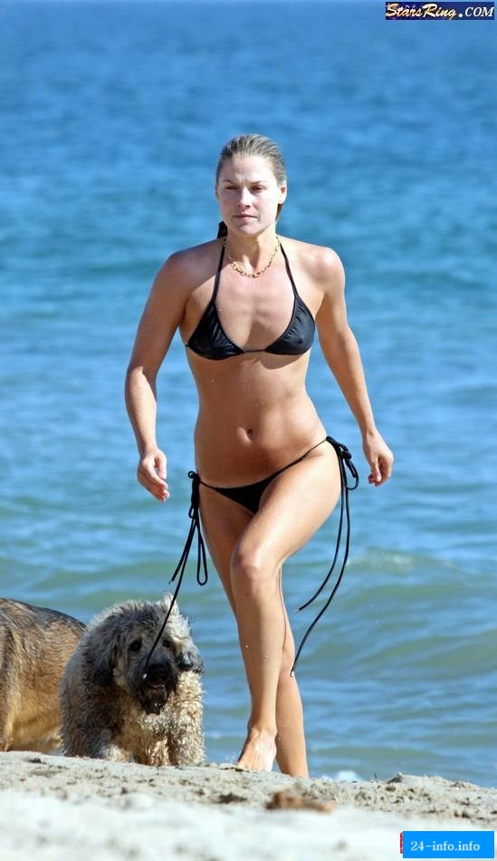 Голая Эли Лартер