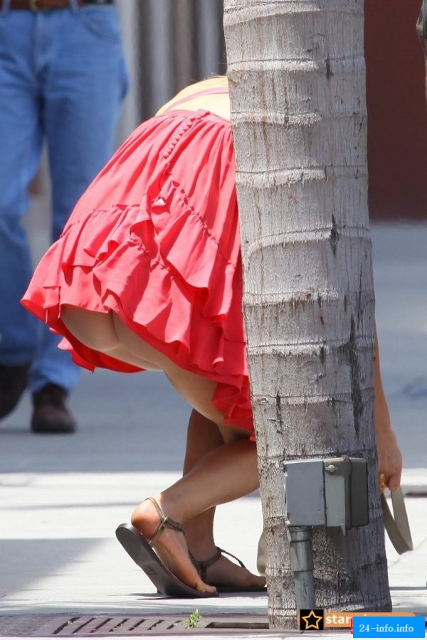 Голая Эли Лартер