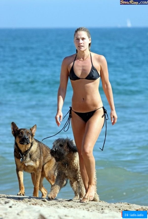 Голая Эли Лартер