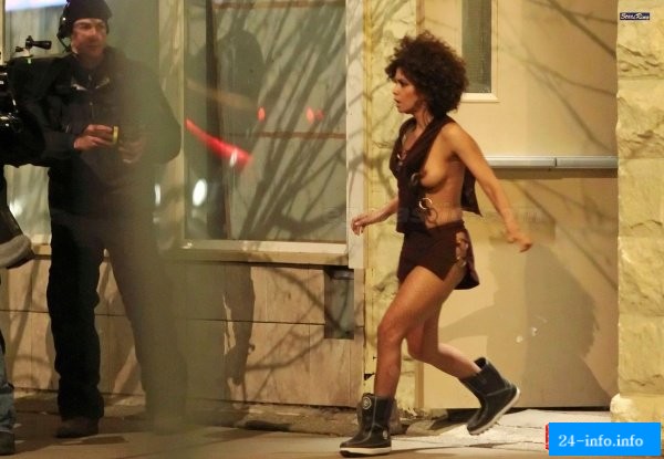 Голая Холли Берри