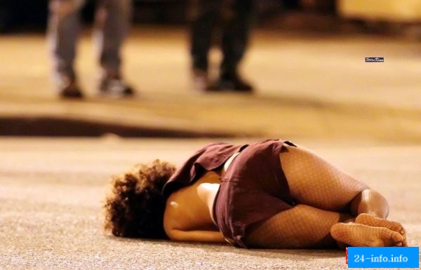 Голая Холли Берри