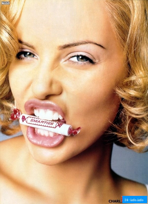 Голая Шарлиз Терон