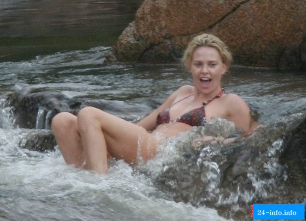 Голая Шарлиз Терон