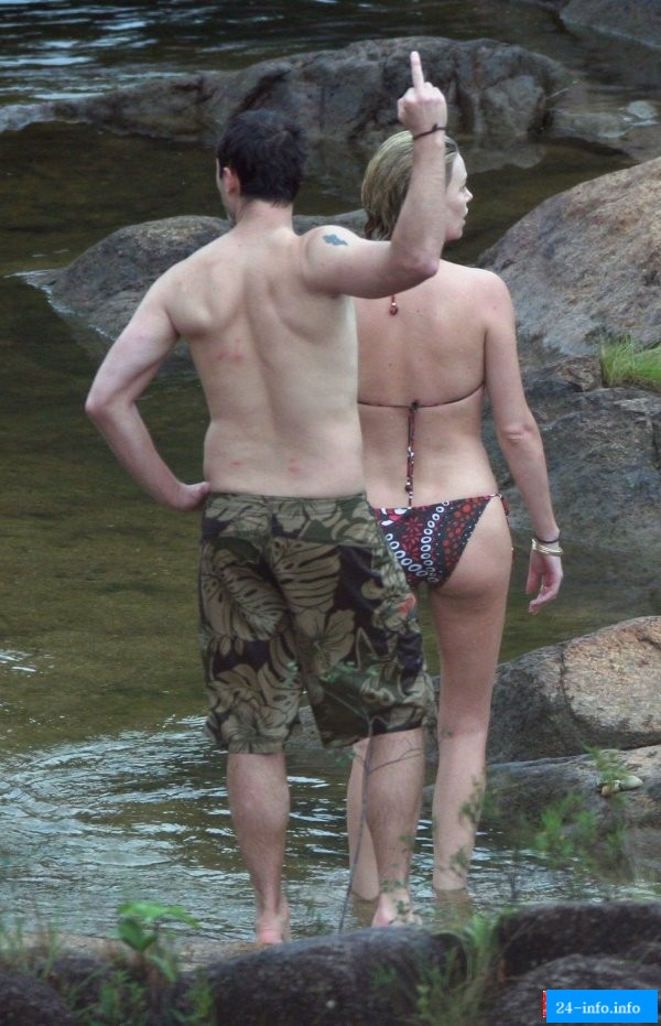 Голая Шарлиз Терон