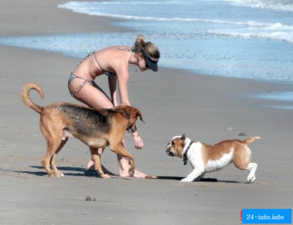 Голая Шарлиз Терон