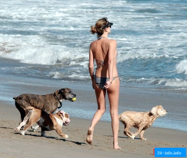 Голая Шарлиз Терон