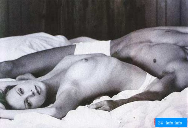 Голая Шарлиз Терон