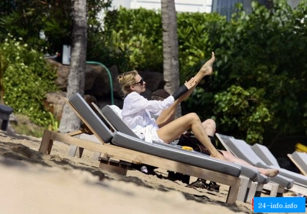 Голая Ума Турман