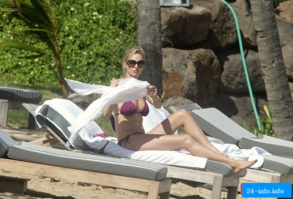 Голая Ума Турман