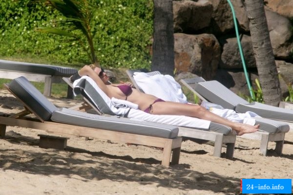 Голая Ума Турман