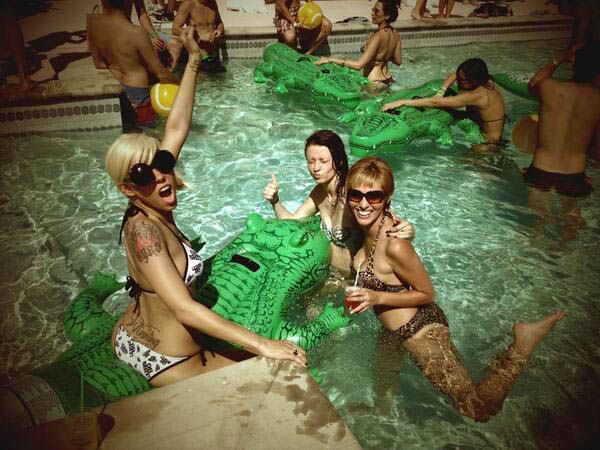 Сексуальные девушки с фестиваля "Coachella 2013"