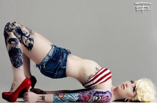 Татуированные девушки