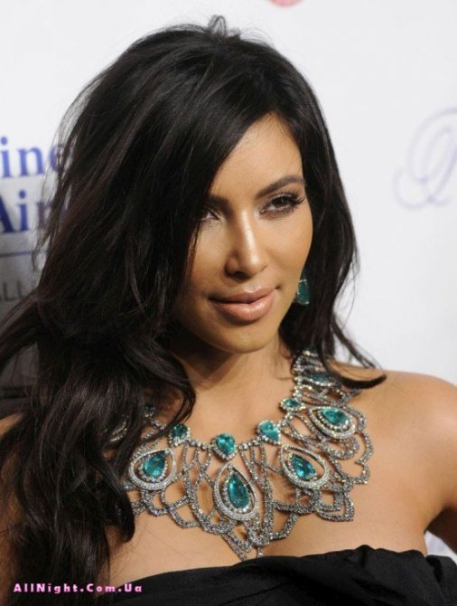 Ким Кардашиан с бриллиантами