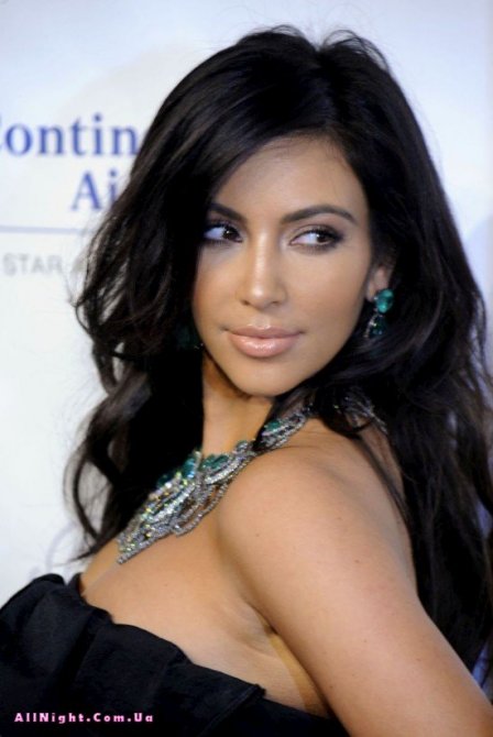 Ким Кардашиан с бриллиантами