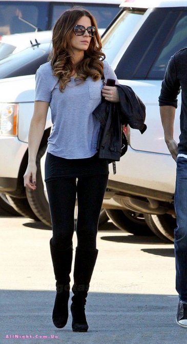 Кейт Бекинсейл в обтягивающих штанишках