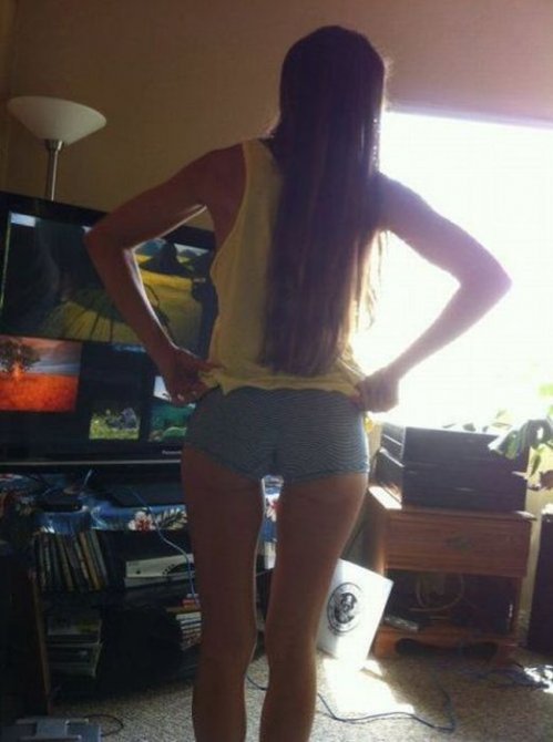 Соблазнительные попки стройных девушек