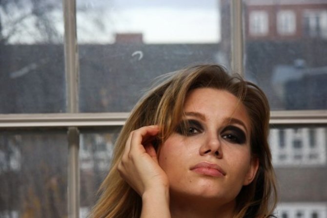 Жизнь стриптизерши в свободное от работы время