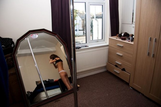 Жизнь стриптизерши в свободное от работы время