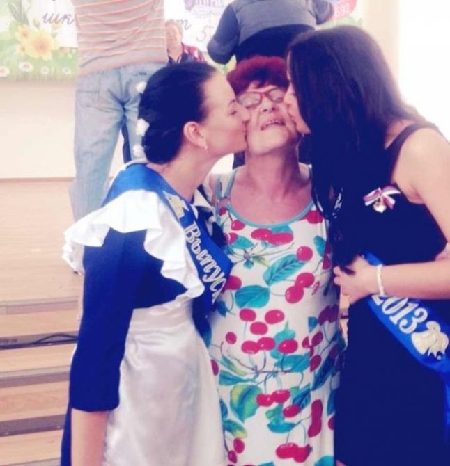 Выпускницы на последнем звонке 2013