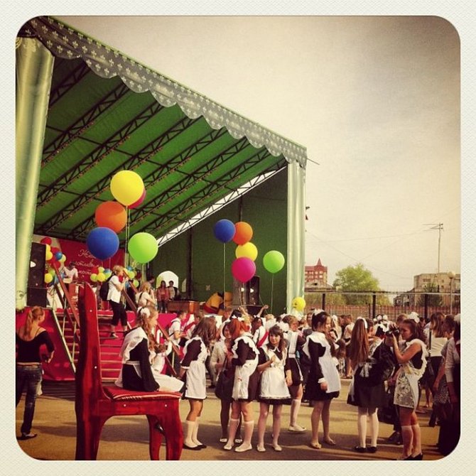 Выпускницы на последнем звонке 2013