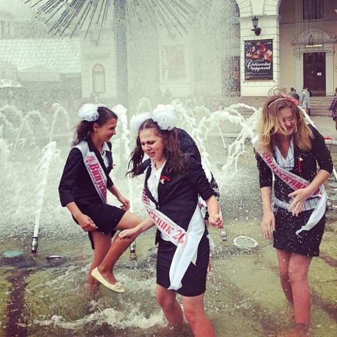 Выпускницы на последнем звонке 2013