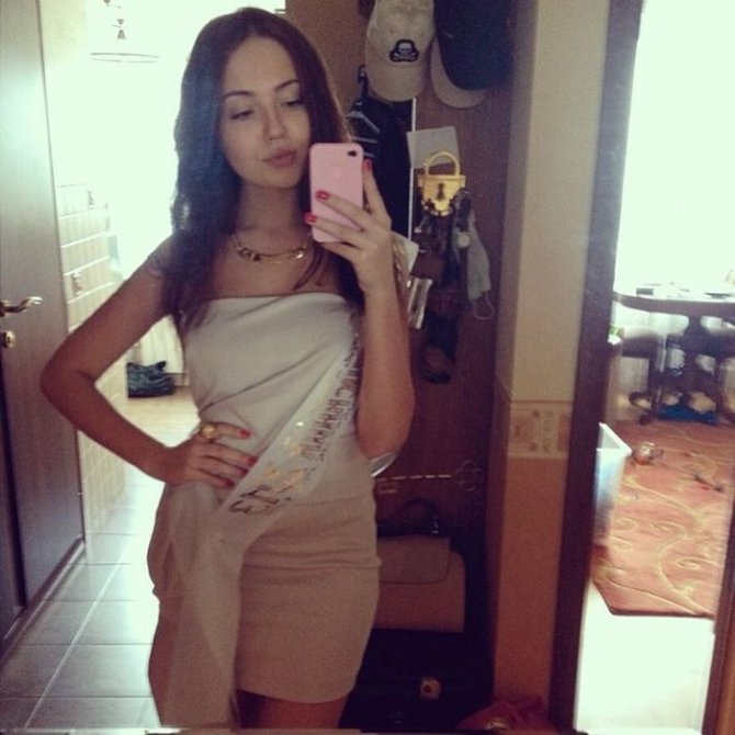 Выпускницы на последнем звонке 2013