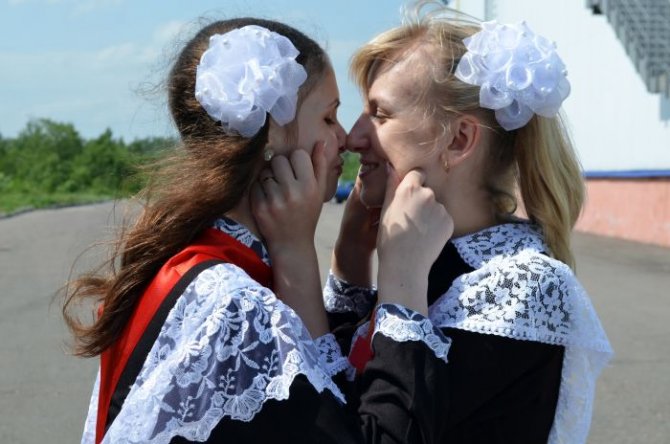 Выпускницы на последнем звонке 2013