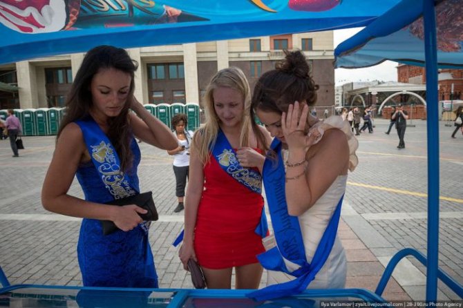 Выпускницы на последнем звонке 2013