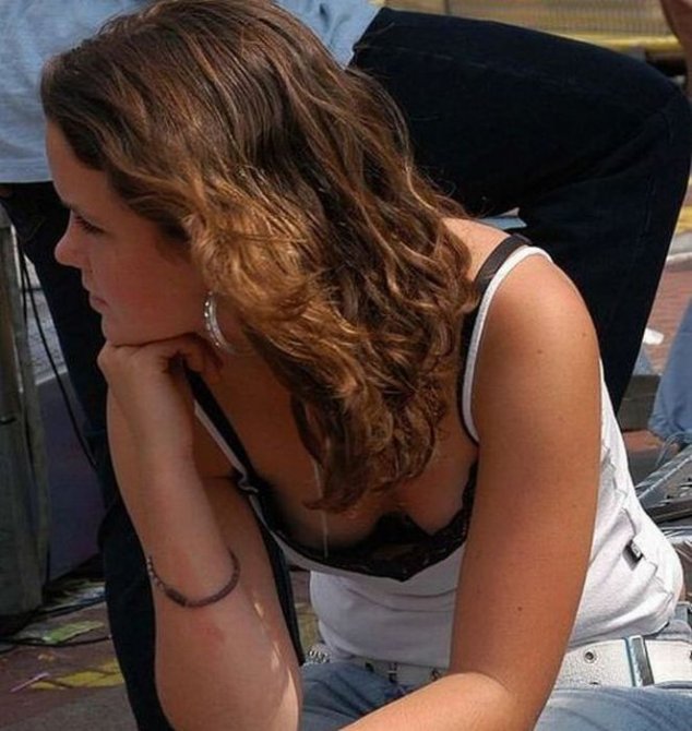 Девушки с шикарным декольте