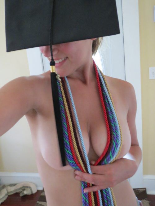 Красивые девушки с большой грудью