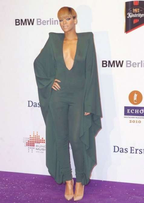 Необычный наряд Рианны