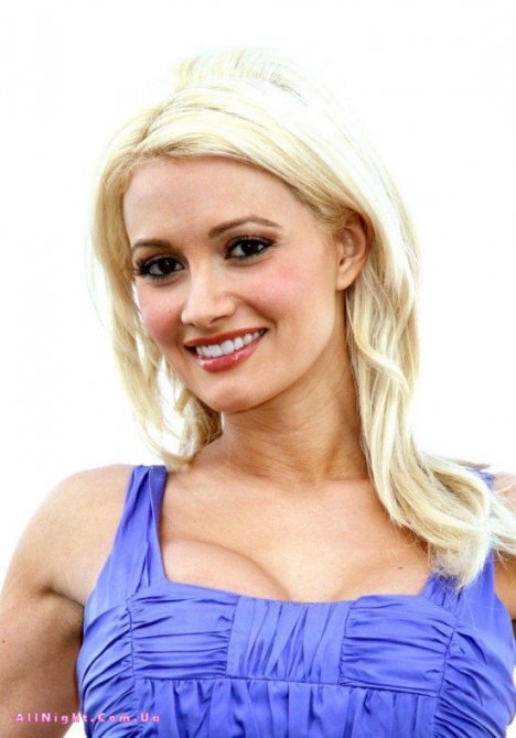 Холли Мэдисон с развивающимся платьем