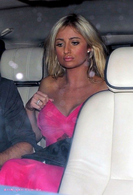 Chantelle Houghton в автомобиле