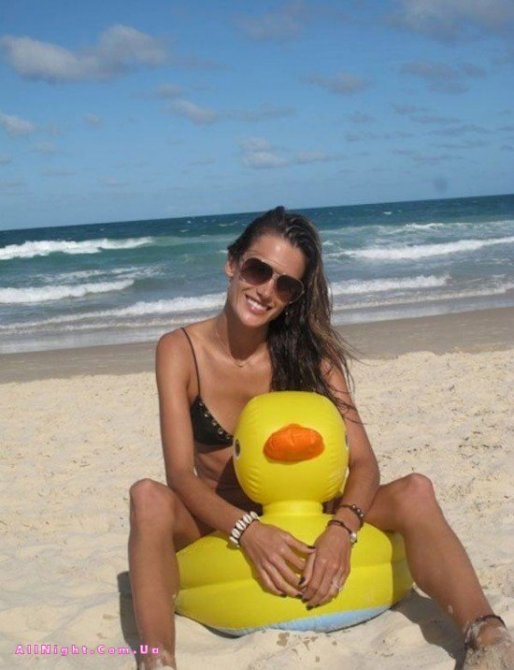 Alessandra Ambrosio на пляже