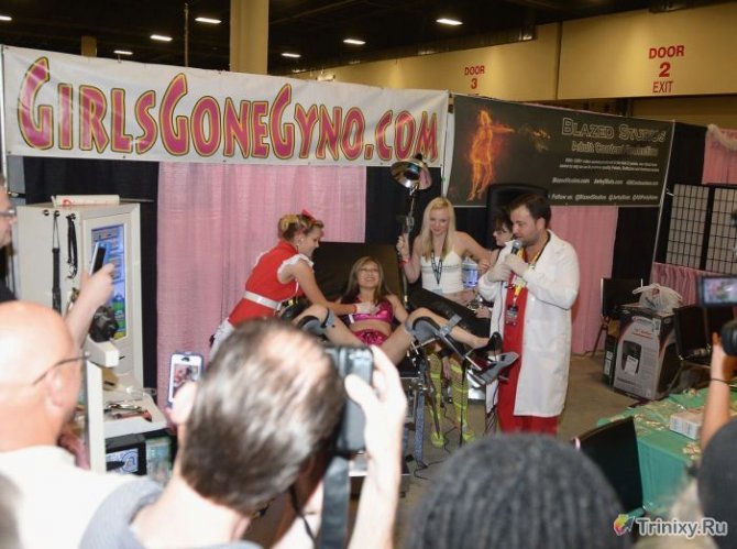 Фестиваль порноиндустрии "Exxxotica 2013"