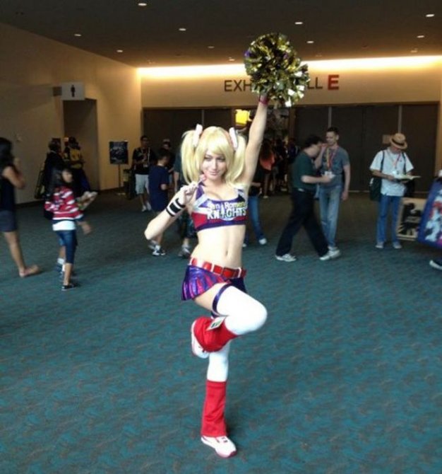 Красивые девушки в косплей костюмах