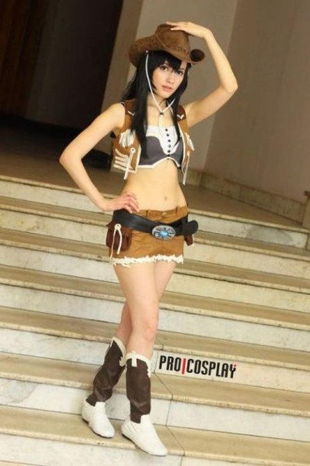 Красивые девушки в косплей костюмах