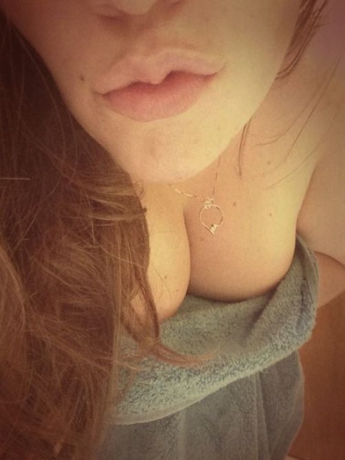 Девушки в полотенцах